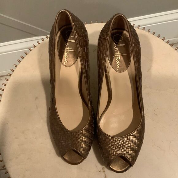 Cole Haan Gold Heeled Metallic Woven Leather Peep Toe Woman’s Pumps Size 6 - Picture 11 of 11
